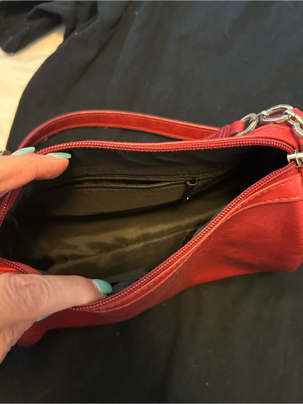 Red Women’s Leather bag - Picture 3 of 3